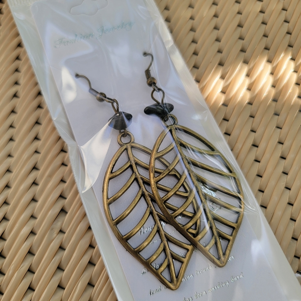 Leaf Design Gold Earrings